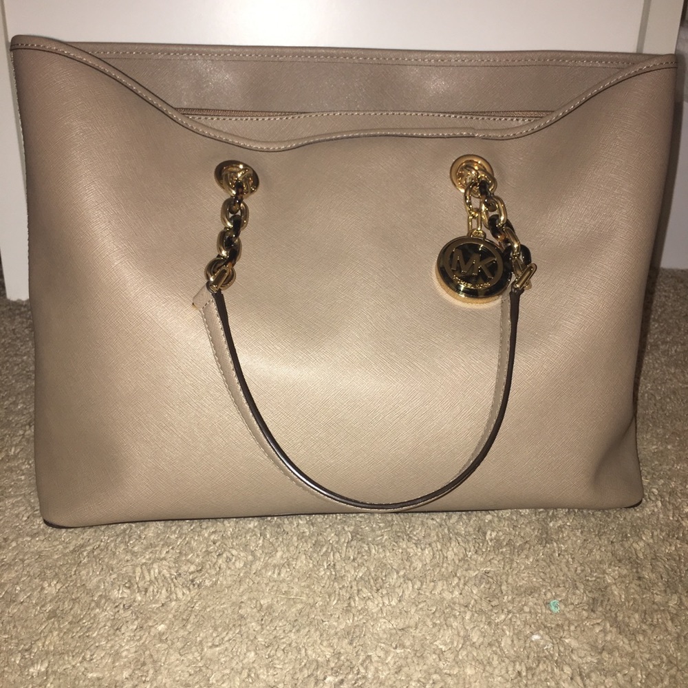 Authentic Michael Kors Tote!